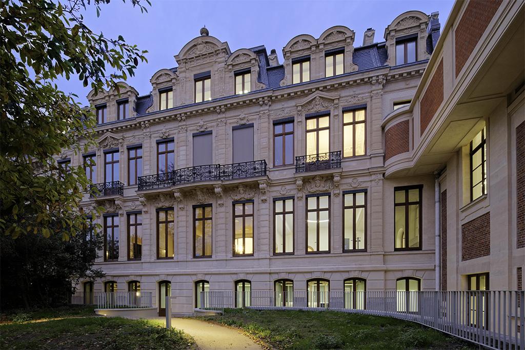 BATIMENT D'ADMINISTRATION PUBLIQUE À LILLE