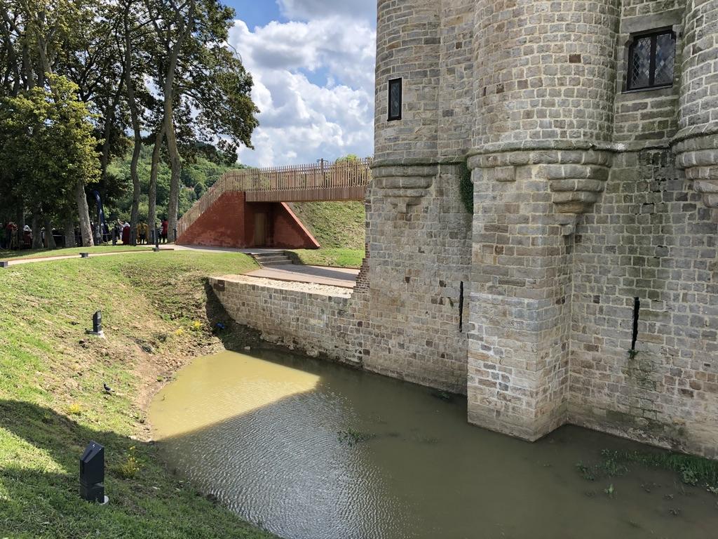 Donjon de Bours 