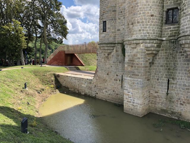 Donjon de Bours 