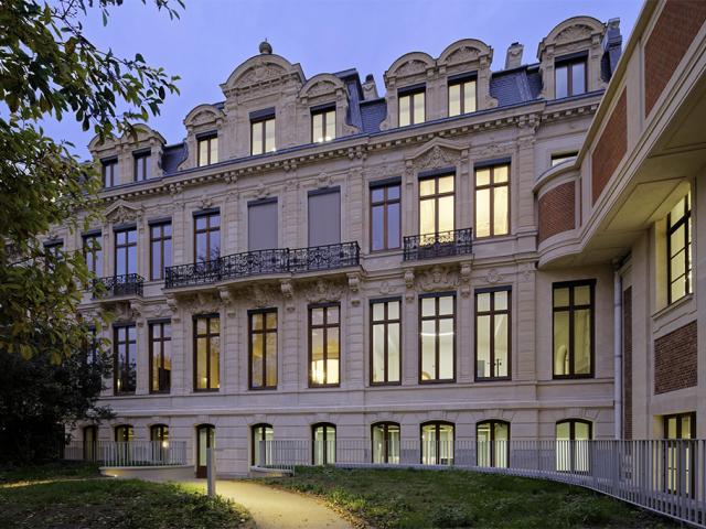 BATIMENT D'ADMINISTRATION PUBLIQUE À LILLE